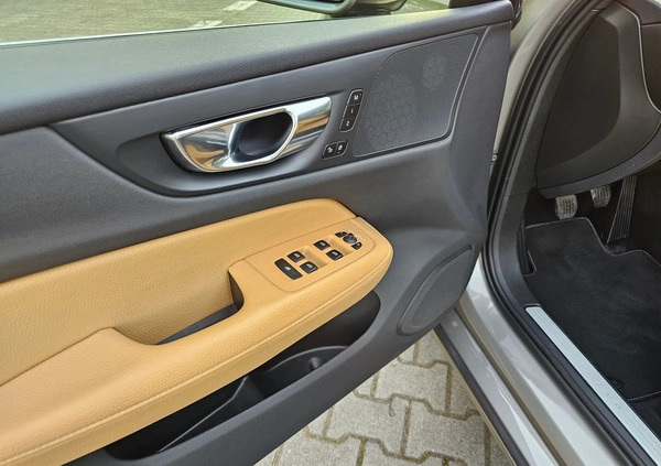 Volvo V60 cena 98500 przebieg: 164354, rok produkcji 2019 z Bydgoszcz małe 781